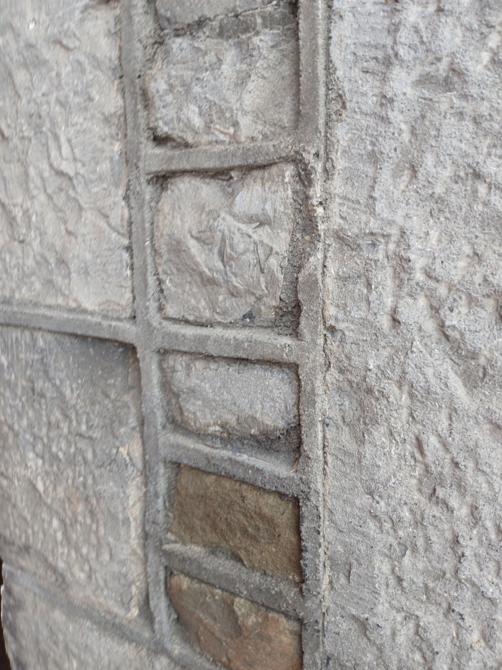 Joints refaits sur un mur en pierre (photo d’illustration)